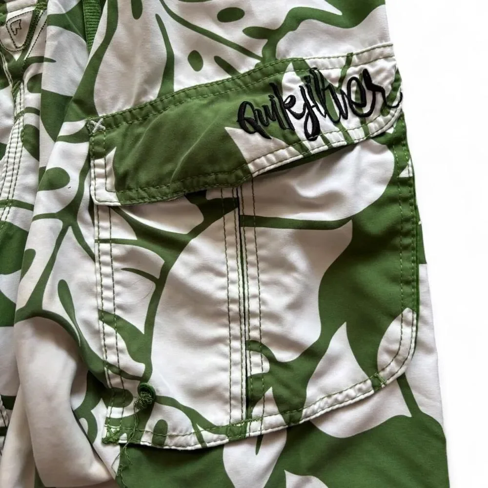 Y2K Quiksilver Green and White Tropical Leaf Board Shorts Size 40 Surf Swim VTG